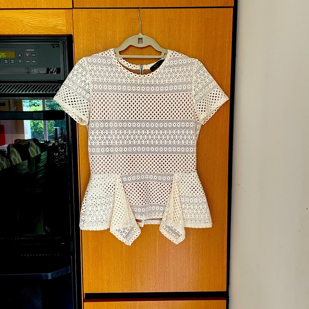 Lace Like cut out cream colored top w/lining